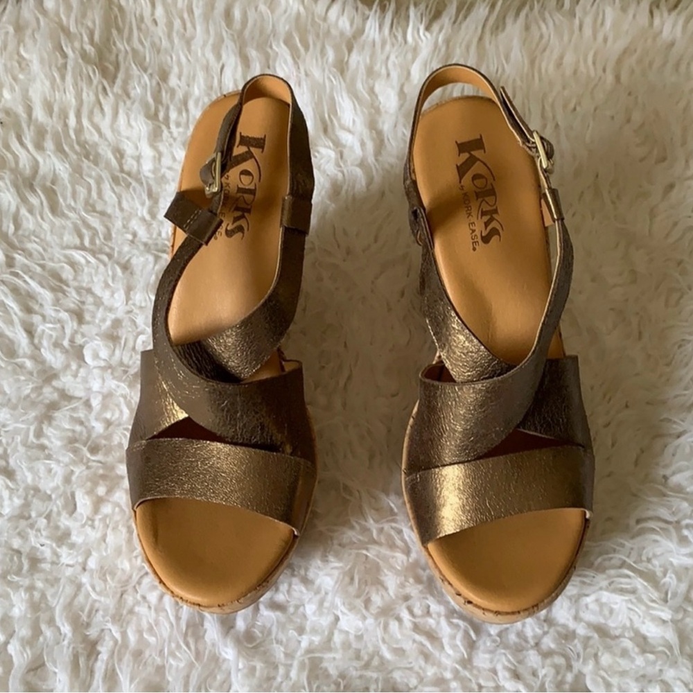 Like New KORKS Light brown metallic wedge sandals